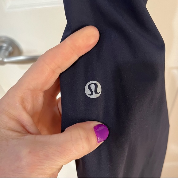 Lululemon blue leggings with side pockets,reflective dots on legs size 10 - Picture 6 of 10